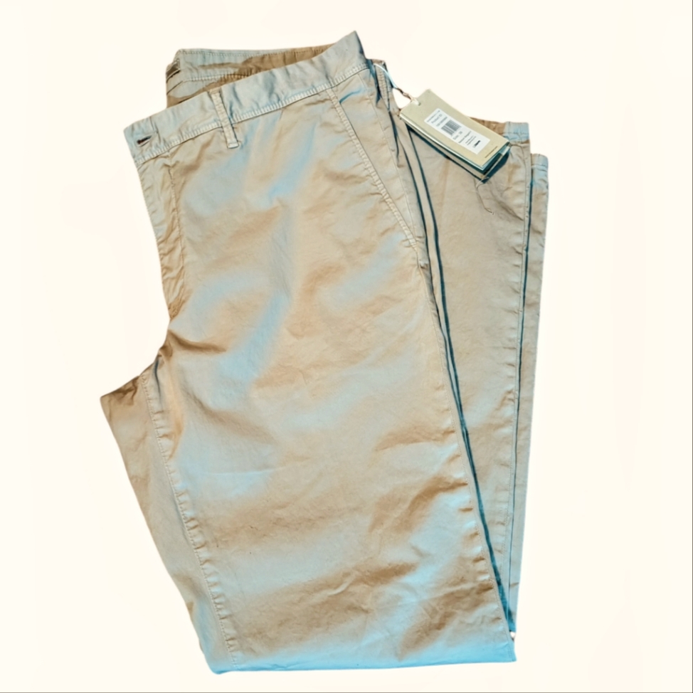 - Nwt Incotex Khakis Pants